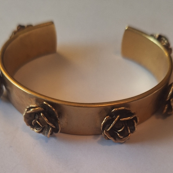Marc Jacobs Jewelry - Marc Jacobs Bracelet w/ Flowers